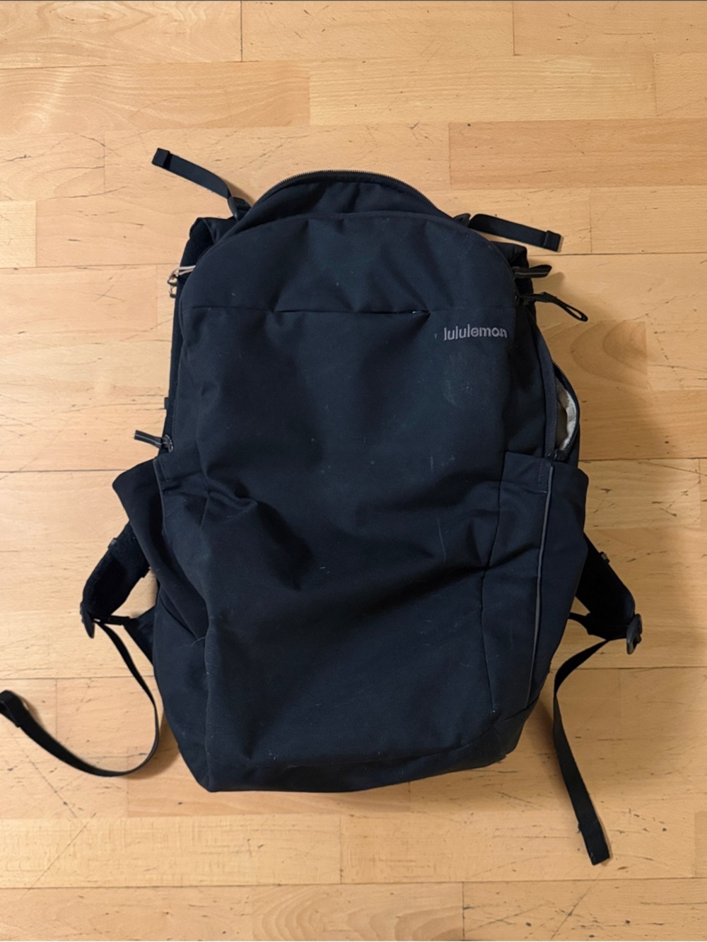 lululemon athletica Triple-Zip Backpack 28L
Tech Canvas Black